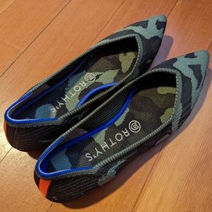 Rothy's Green Camo Print Point Flats sz 9